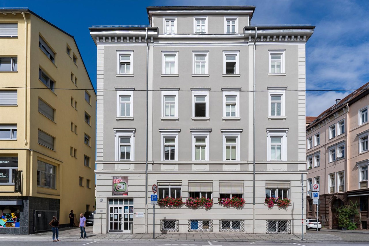 Caritaseinrichtung Olga46 für Wohnungslose fotografiert von vorne.